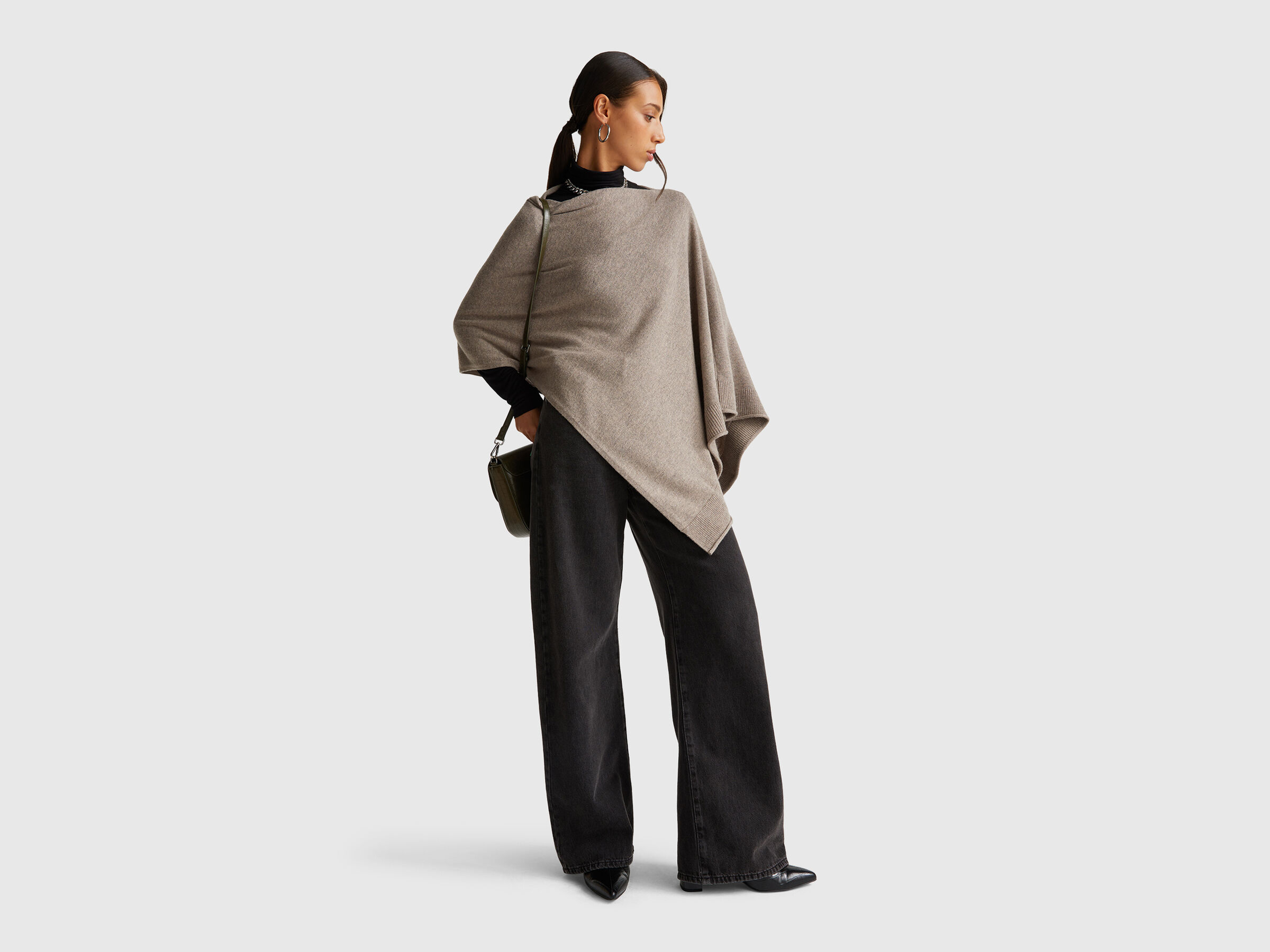CAPE Women image number 3